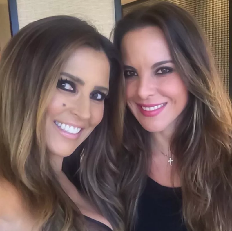 La actriz, que está en boca de todos por sus vínculos con el narcotraficante, fue vista en un restaurante de Los Ángeles, pero no hizo ninguna declaración.