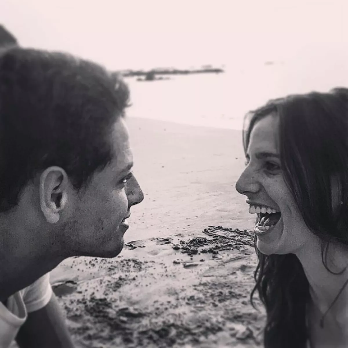 El futbolista del Real Madrid se dejó ver más enamorado que nunca de su novia, la española Lucía Villalón.