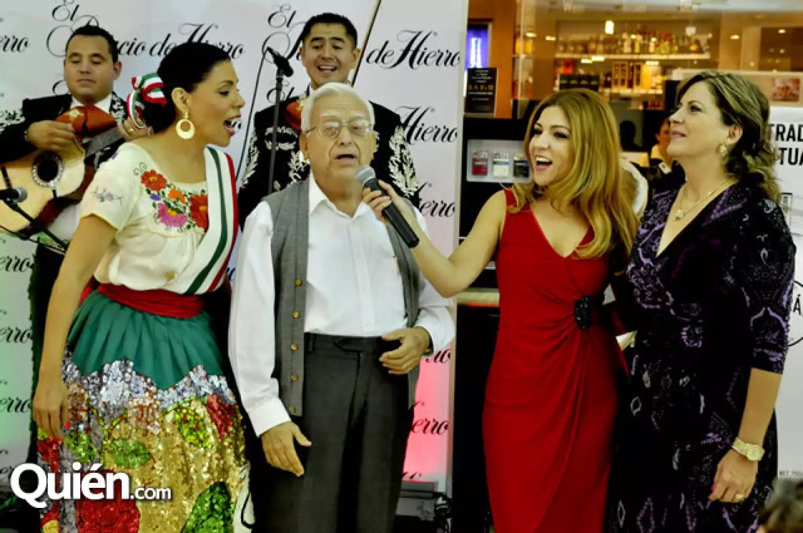 Dolores Martínez, Roberto Elizondo González, Judith Marcos y Martha Valencia