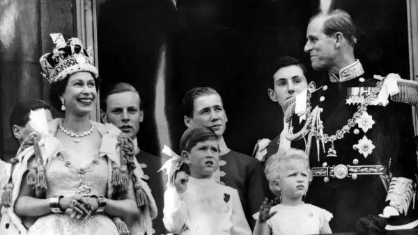 Reina Isabel II, príncipe Carlos, princesa Ana y el duque de Edimburgo