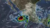 Imagen satelital de México en donde se observa a el huracán Simón.