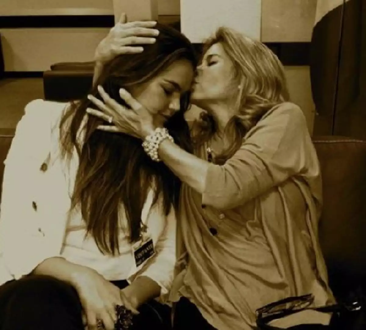 `Que un actor se embobe con una mexicana es fabuloso´, fue lo que nos dijo Wanda Amieiro y aunque no confirmó el noviazgo sí nos dijo que su hija y el ex de Katy Perry se conocieron en el yoga.