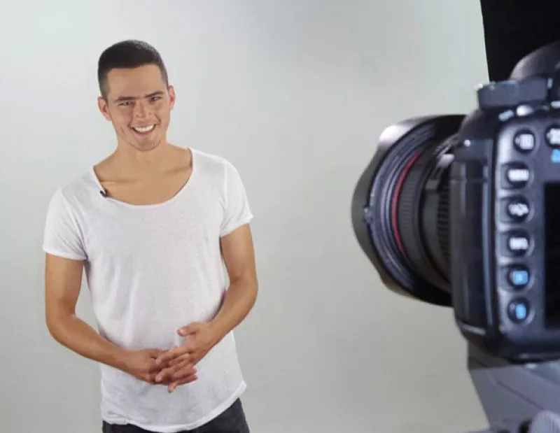 Después de enamorar a México y Estados Unidos, Martin Barba está listo para llegar a España con su nueva serie juvenil y en exlusiva nos cuenta cómo ha sido esta experiencia.