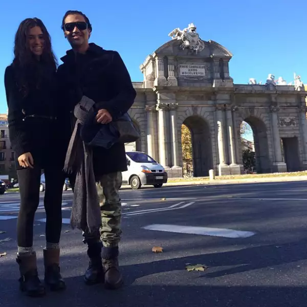 Karla y Alejandro despidiéndose de Madrid en invierno de 2013.