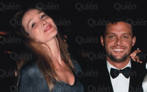 Carla, aquí de 28 años, posó bastante sensual al lado de Luismi, en ese entonces de 25.