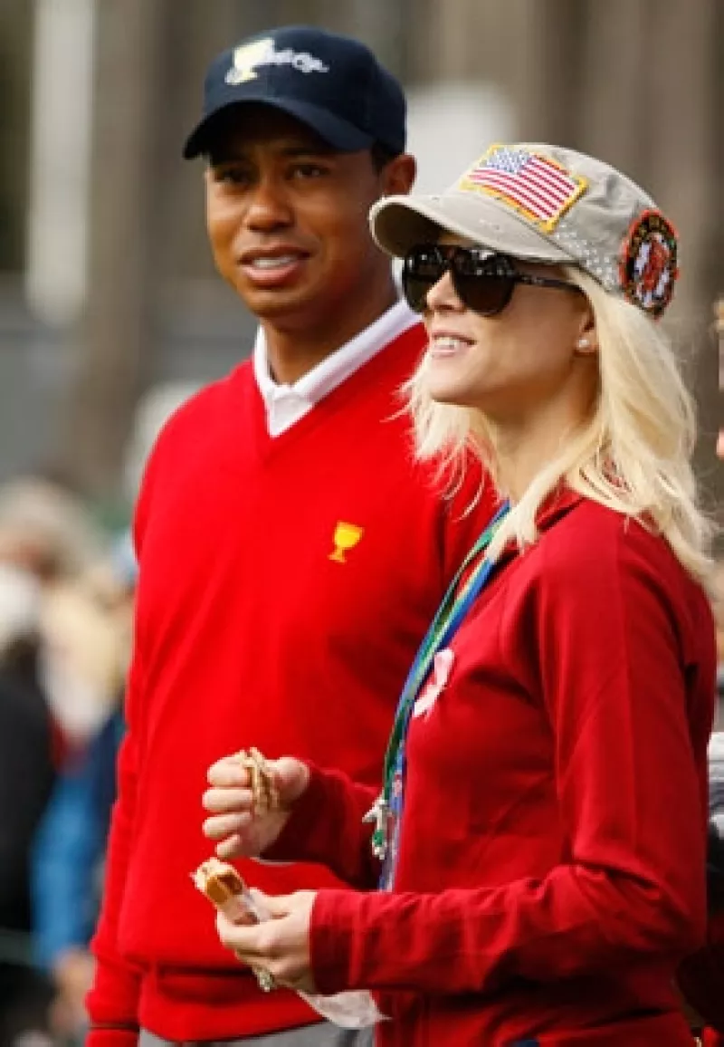 Los abogados del número uno del golf mundial y Elin Nordegren anunciaron en una declaración escrita que el divorcio se formalizó el lunes en un tribunal del condado Bay.