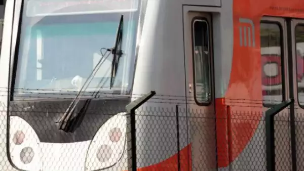 Tren de la L�nea 12 del metro