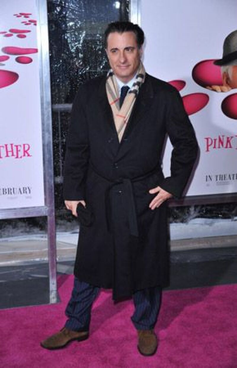En la Pantera Rosa 2, el actor interpreta a un italiano que forma parte del un equipo de detectives.