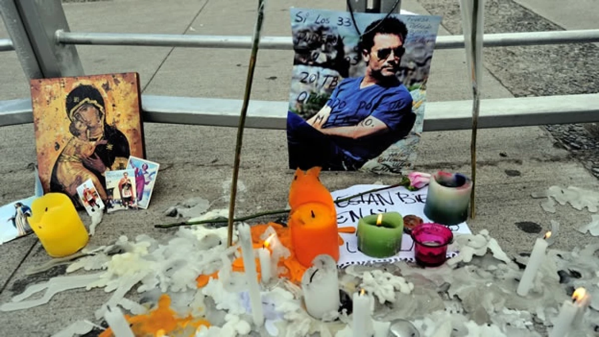 ofrendas en las afueras de TVN
