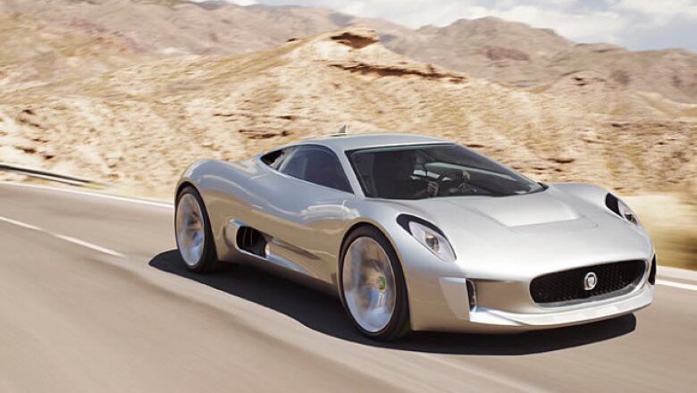 La firma automotriz presentó su modelo C-X75 en el AutoShow de París, un súper deportivo de lujo, que trabaja con 4 motores eléctricos.