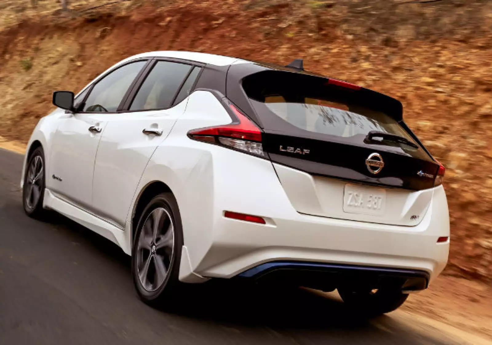 Nissan Leaf 2018 (b)