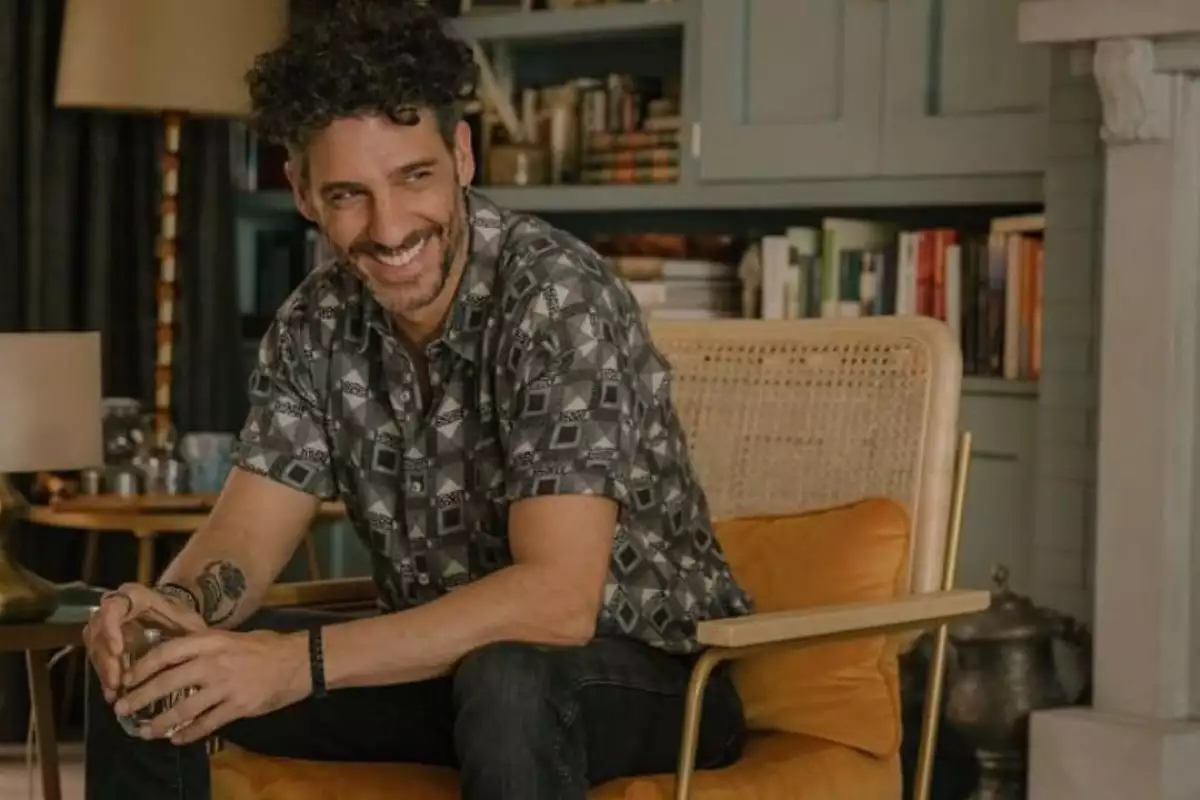 Erick Elías en el set de Días mejores