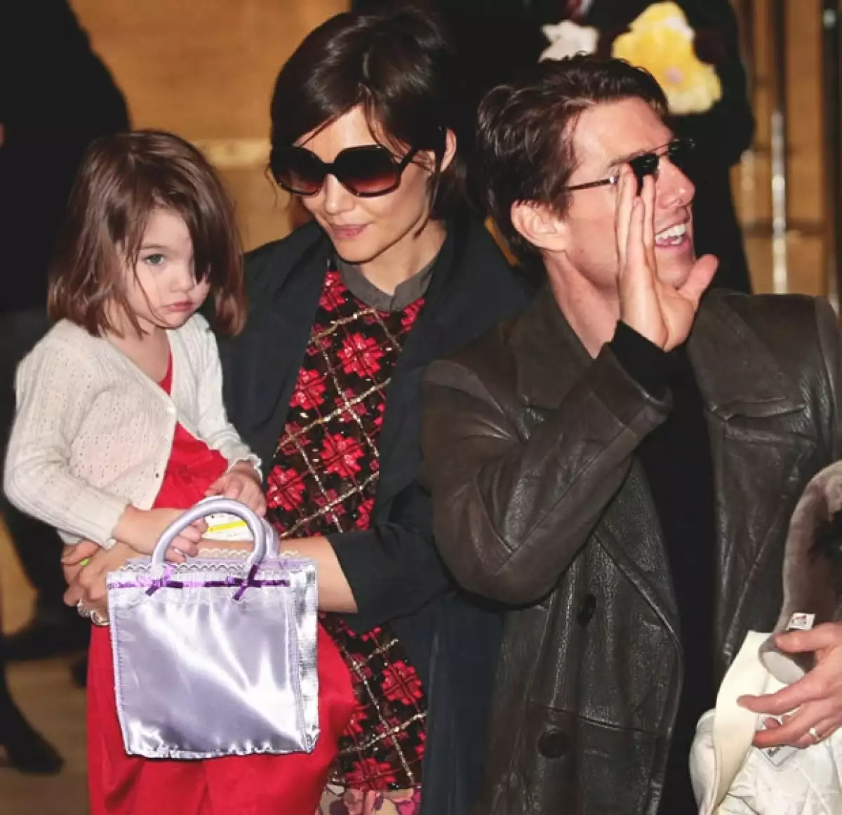 Un portal en internet afirma que Katie Holmes pedirá a Tom Cruise custodia absoluta de su pequeña de seis años.
