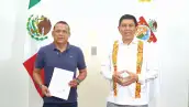 El gobernador Salomón Jara durante el anuncio de designación de Francisco Vásquez Jiménez como comisionado del Ayuntamiento de Juchitán, ambos aseguran que trabajarán por la paz en el municipio azotado por ola criminal.