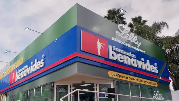 fachada-de-farmacias-benavides.jpeg