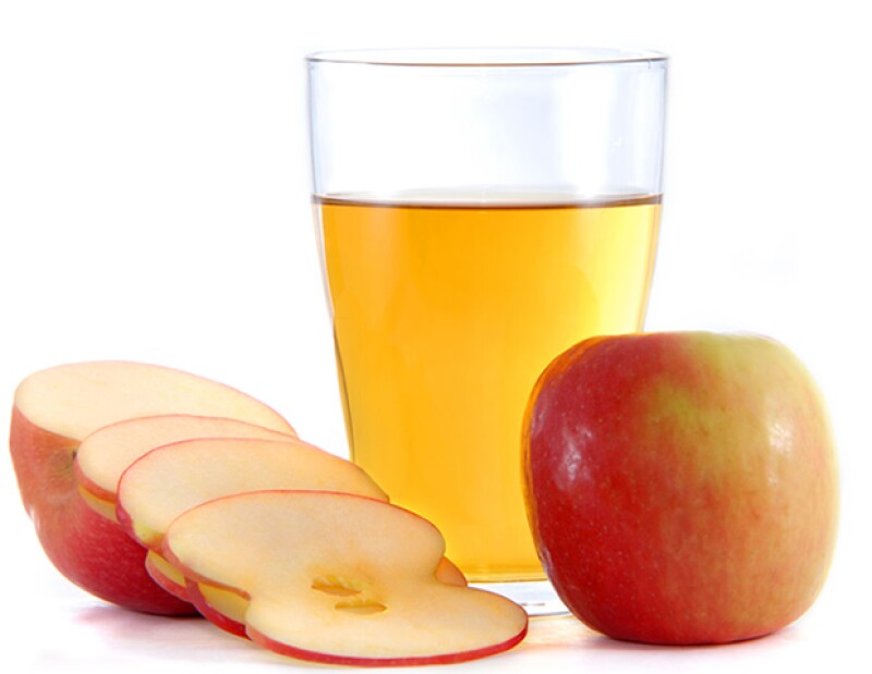 El vinagre de cidra de manzana ayuda a tratar el acné y las erupciones en la piel.
