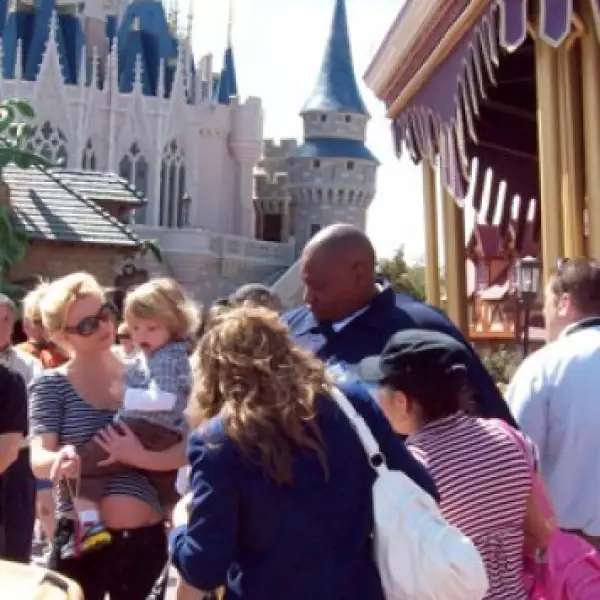 La semana pasada, Britney Spears llevó a sus hijos Sean Preston y Jayden James a Disneylandia en Orlando, Florida.