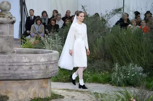 Chanel : Runway - Paris Fashion Week - Haute Couture Spring/Summer 2020