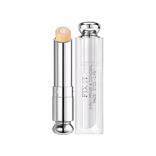 Corrige cualquier imperfección al instante con Dior Fix It. Elimina los círculos debajo de los ojos, borra imperfecciones y úsalo como primer para labios en cualquier momento. Boutiques Dior.