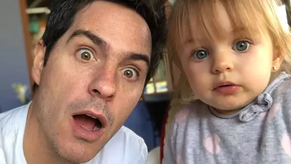 Mauricio Ochmann y su hija Kailani