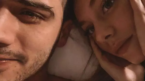 Alex Speitzer y Ester Expósito