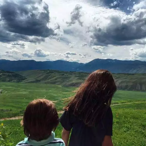 Mis hijos libres y disfrutando de estas maravillas. Gracias Dios por este día!, describió la actriz junto a esta imagen de sus hijos Matthew Alejandro y Sabrina Sakae Mottola.