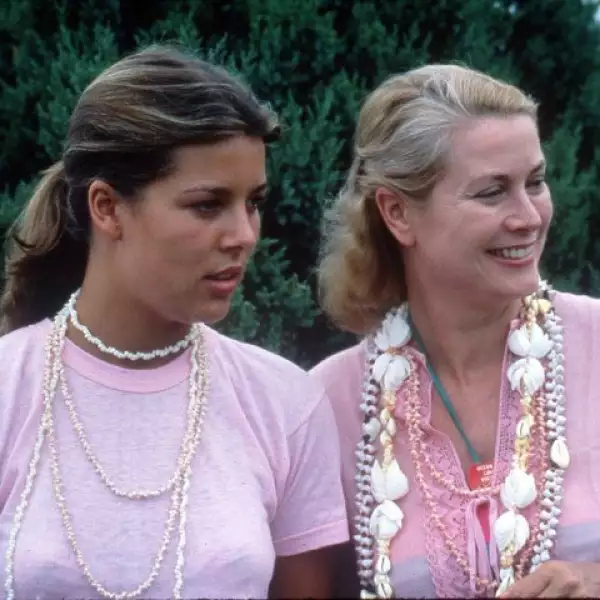 Las princesas Carolina y Grace en las playas de New Jersey el 30 de julio de 1978.