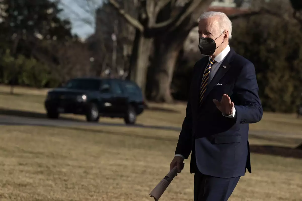 Joe Biden incauta activos afganos.