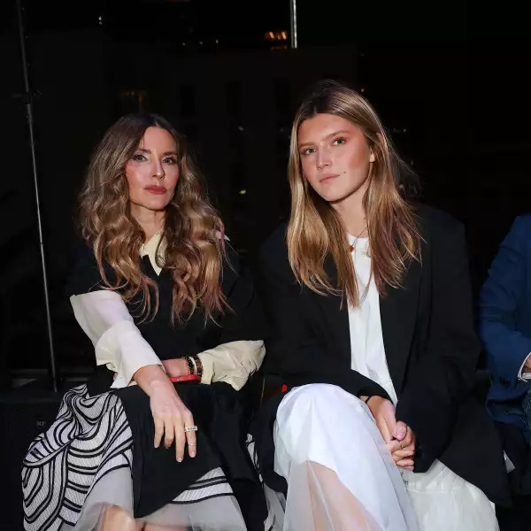 Issabela Camil y  Antonia Mayer 