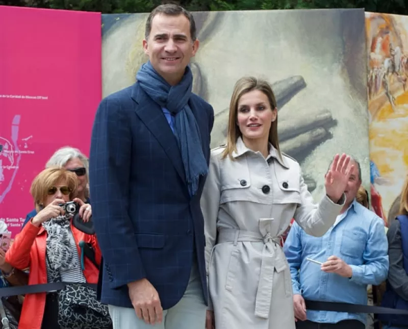 Letizia pasó su décimo aniversario de matrimonio sin usar su anillo de casada. En medio de rumores de crisis, no podemos evitar preguntarnos, ¿dónde está y por qué prescinde de él?