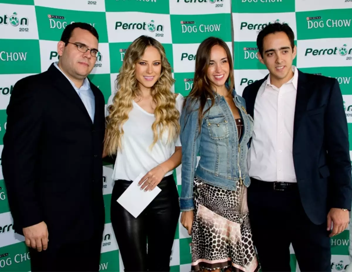 Ambas conductoras de televisión se derriten ante estos animalitos peludos, es por ello que fueron elegidas como voceras del Perrotón 2012.