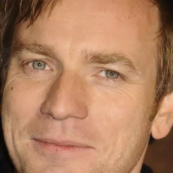 Ewan McGregor tiene una mirada muy tierna.