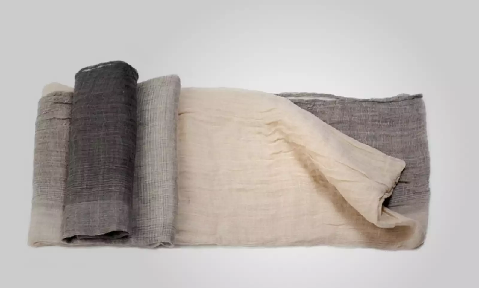 Una bufanda en diferentes tonos puede resguardarte contra el frío y ayudarte a mantener el estilo.