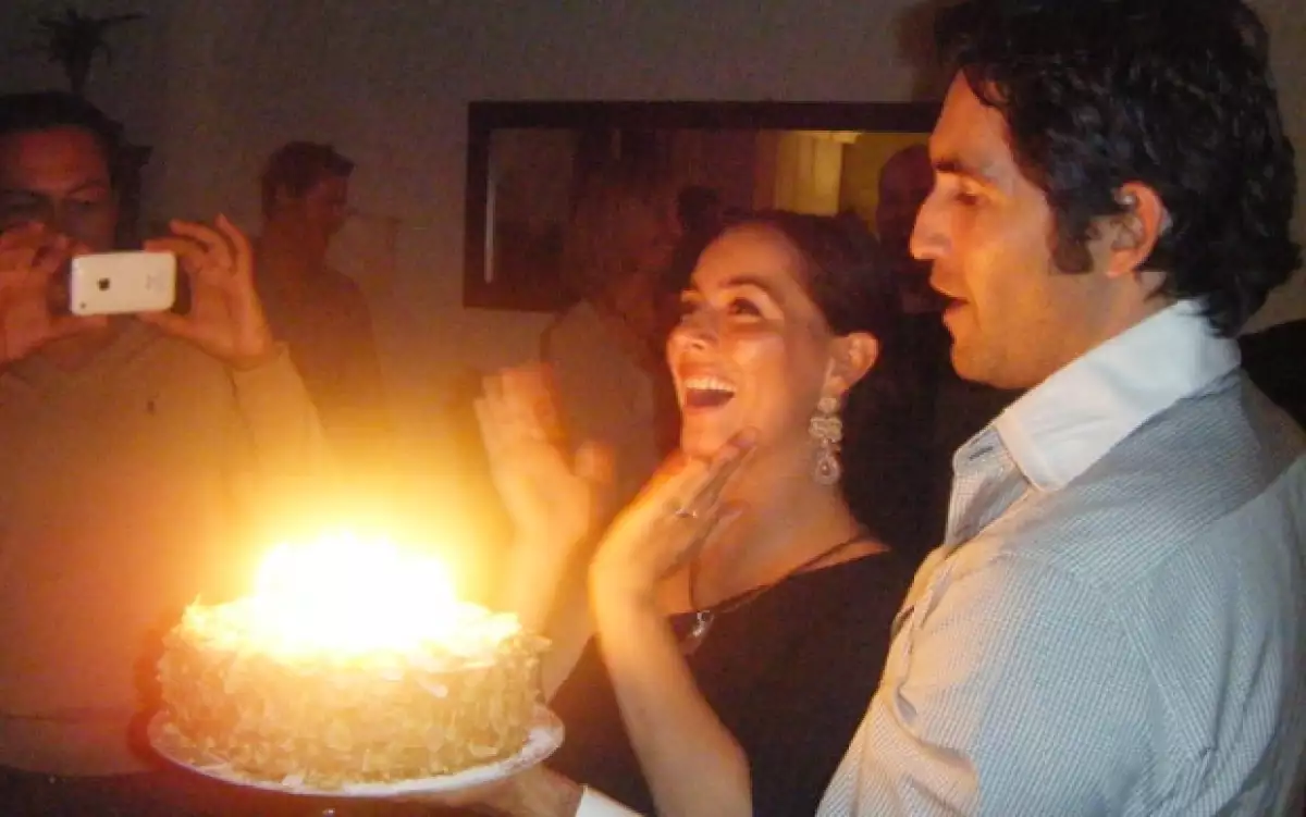 La conductora celebró ayer su aniversario 32 en una renunión que le organizó su esposo Eamonn y donde estuvieron sus seres queridos.