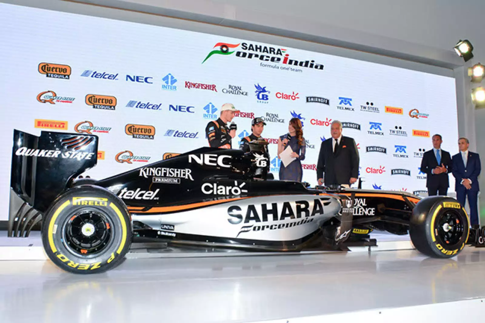 Checo Pérez,Nico Hulkenberg,María José Rojas y Vijay Mallya