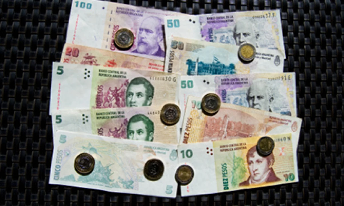 El Gobierno argentino decidió sorpresivamente este viernes flexibilizar su estricto control de cambios. (Foto: Getty Images)