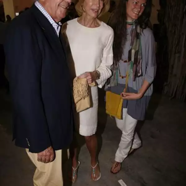 Guy Peyrelongue,Sara Pereylongue,Amanda Holmes