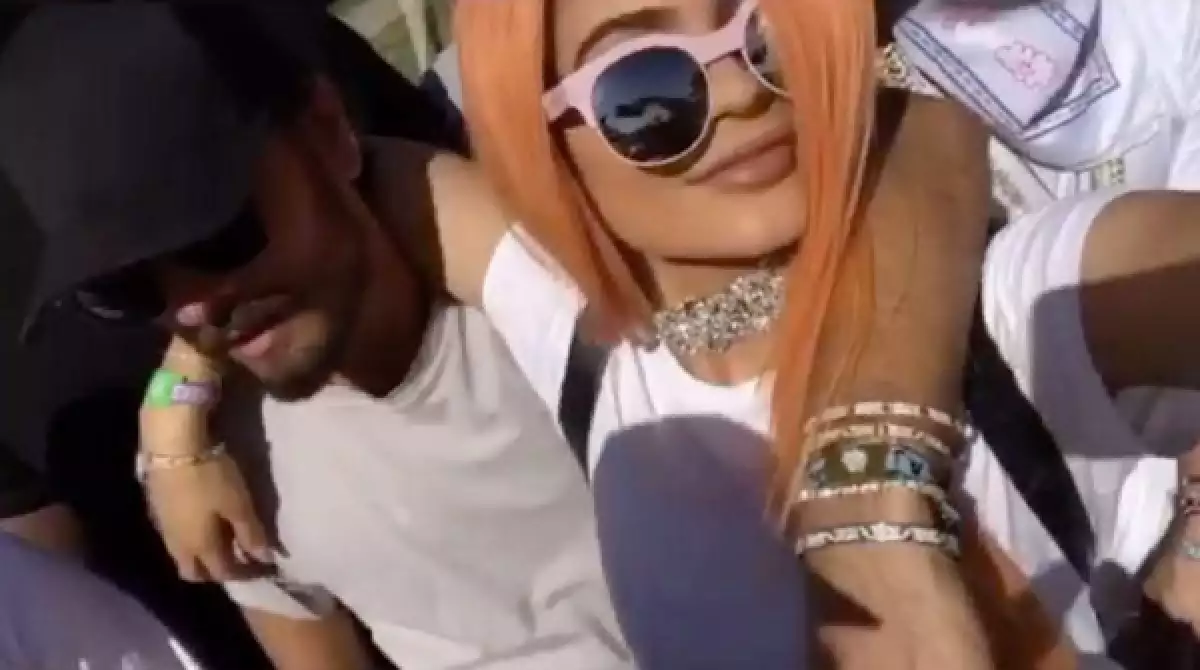 Al parecer, Scott no planea dejar la fiesta pronto.