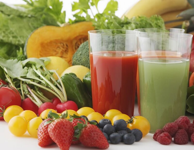 Opta por incluir frutas y verduras en tu dieta.