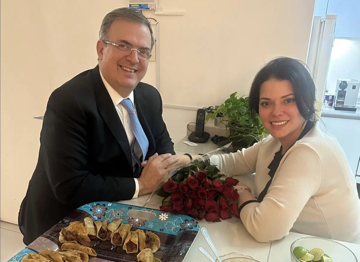 MARCELO-EBRARD-ROSALINDA-BUESO.jpg