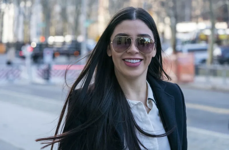 La esposa de Joaquín "El Chapo" Guzmán, Emma Coronel Aispuro, llega al Tribunal Federal de Estados Unidos en Brooklyn el 14 de enero de 2019 en Nueva York. 