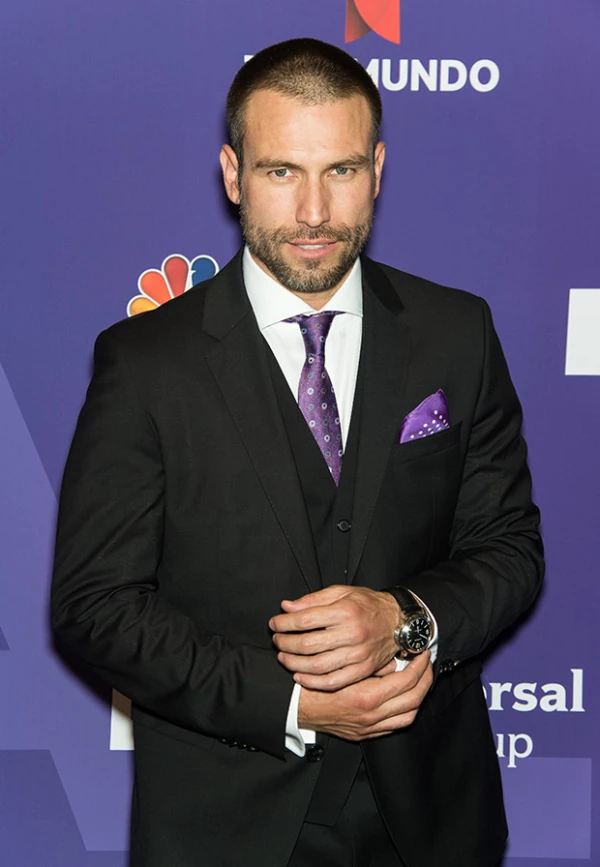 El actor aseguró que se encuentra de vacaciones y pidió a sus fans estar tranquilos.