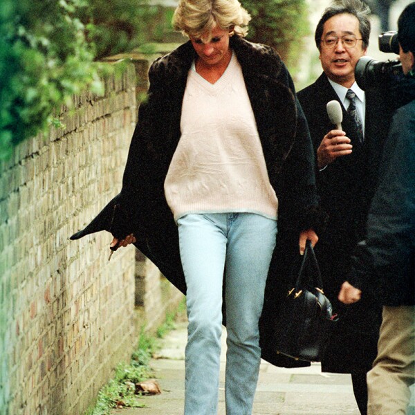 La Princesa Diana Y Las 101 Formas Diferentes De Llevar Jeans Con Estilo