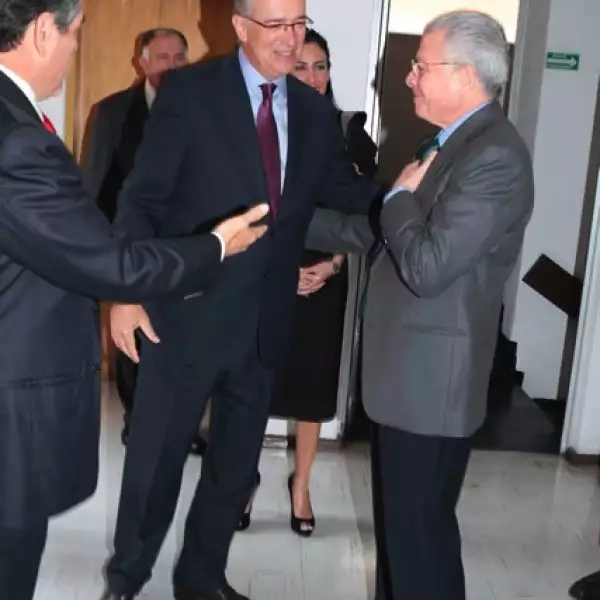 Ricardo Salinas Pliego,Raúl Velásquez