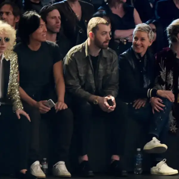 Las celebrities más top en front row.