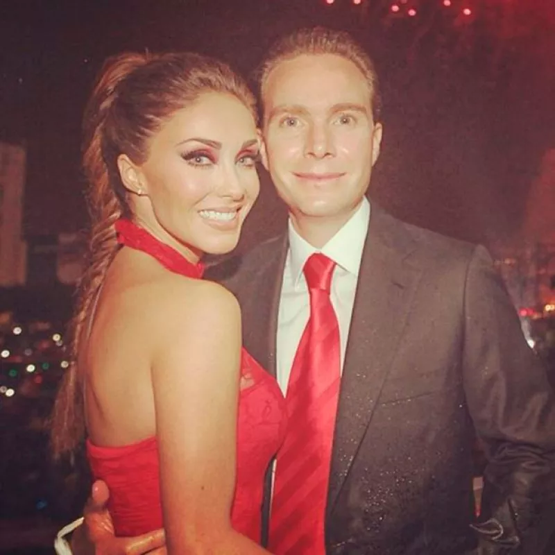 Un diario nacional publicó que la actriz se comprometió con el gobernador de Chiapas, Manuel Velasco, la tarde del domingo en una ceremonia íntima.