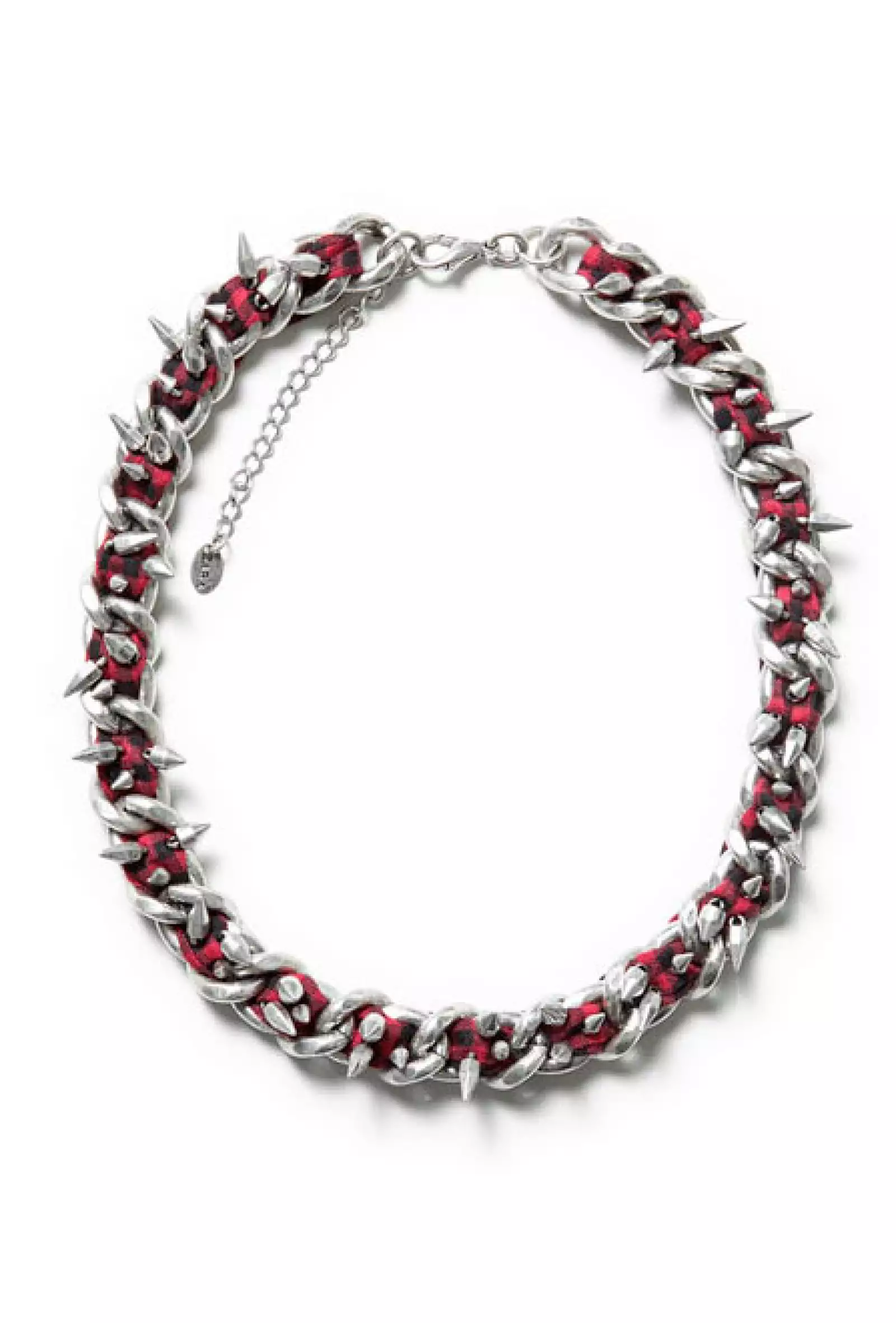 Un lindo collar que nunca está de más. De Zara