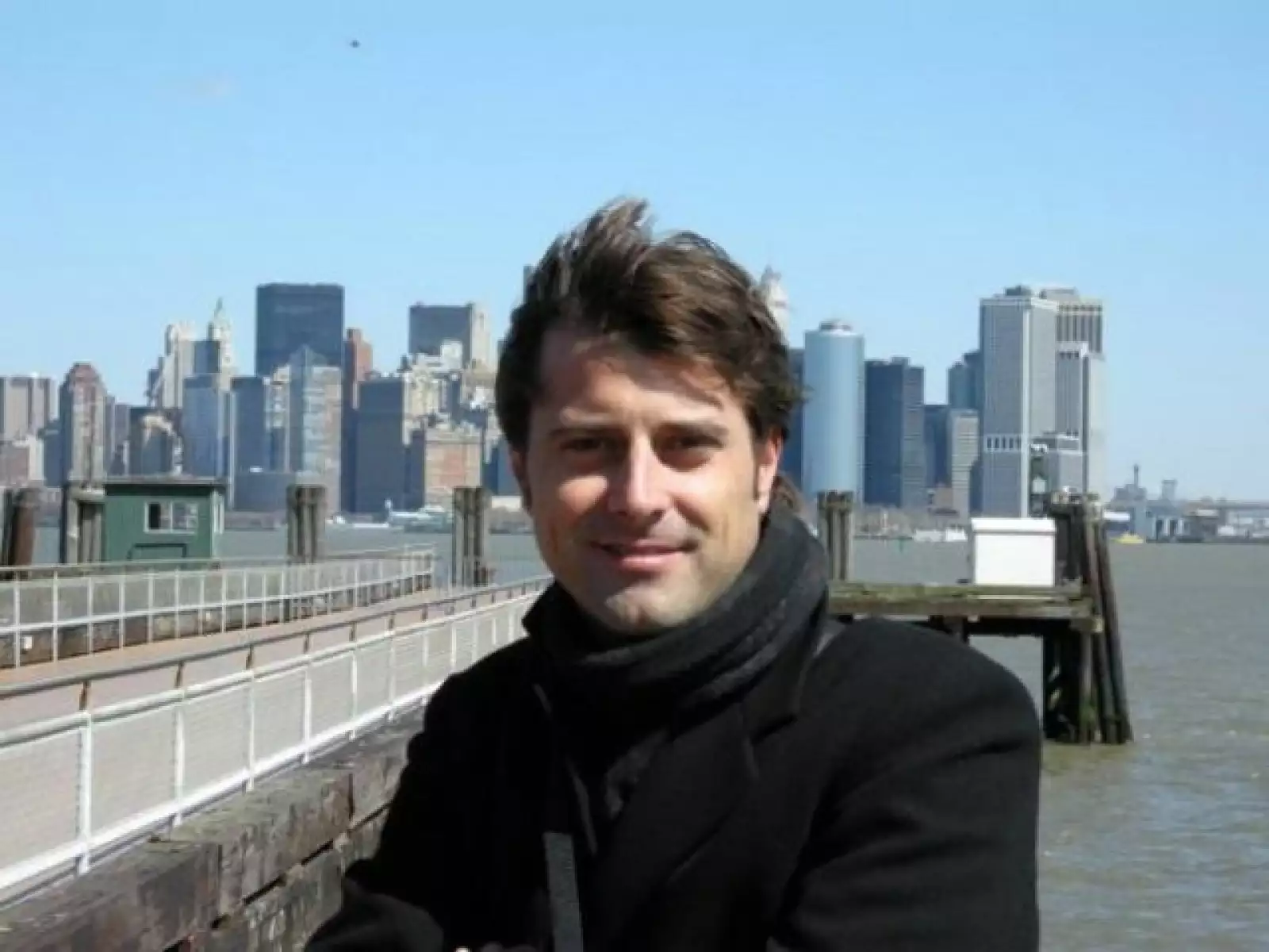 También le gustan los viajes, conocer de todo, ambientes naturales y las grandes ciudades.