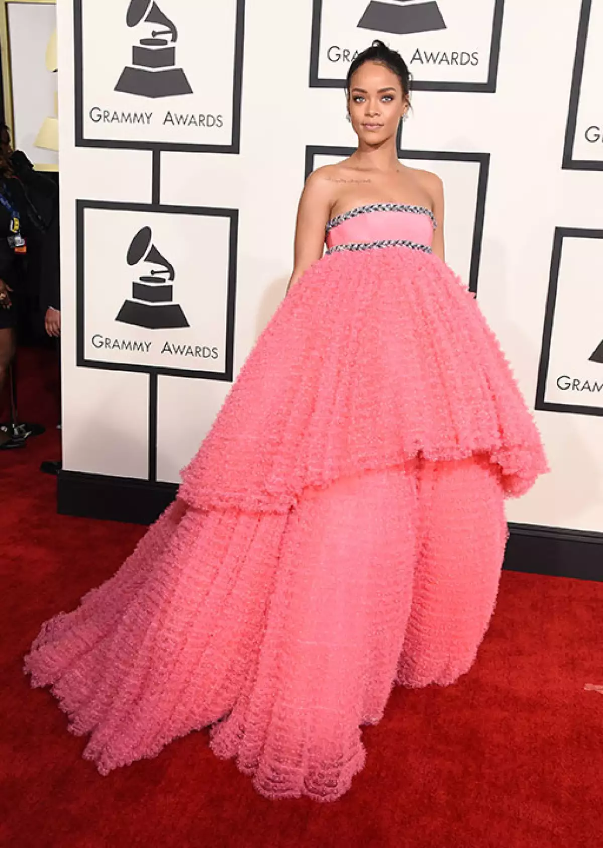 ¡Adiós, Giambattista Valli! La cantante se ha convertido en la primera mujer de color en protagonizar una campaña para la firma francesa.