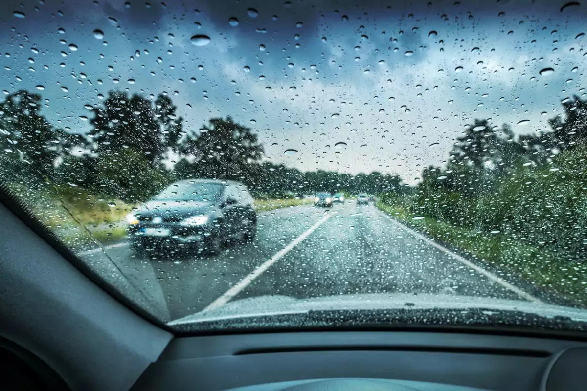 ¿Qué es el aquaplaning y por qué es tan peligroso?